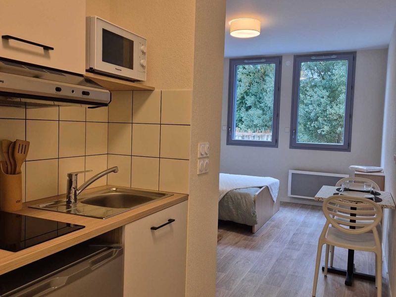 Cuisine équipé dans les studios de la Résidence Marianne à Saint-Flour